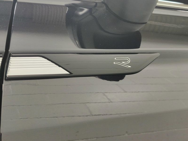 Used 2024 Volkswagen Tiguan AWD SEL R-Line w/Sunroof/NavImage 6