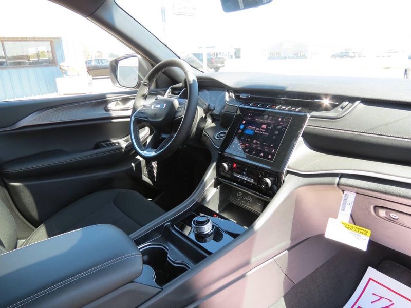 New 2026 Jeep Grand Cherokee Laredo X 4x4Image 20