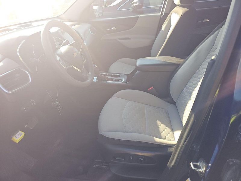 2020 Chevrolet Equinox LT photo 3