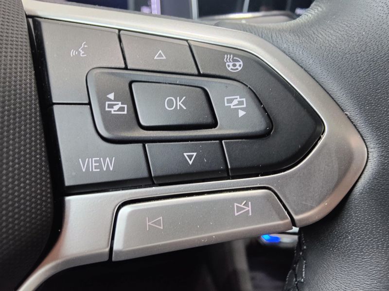 Used 2026 Volkswagen Jetta SEL w/Sunroof & NavImage 27