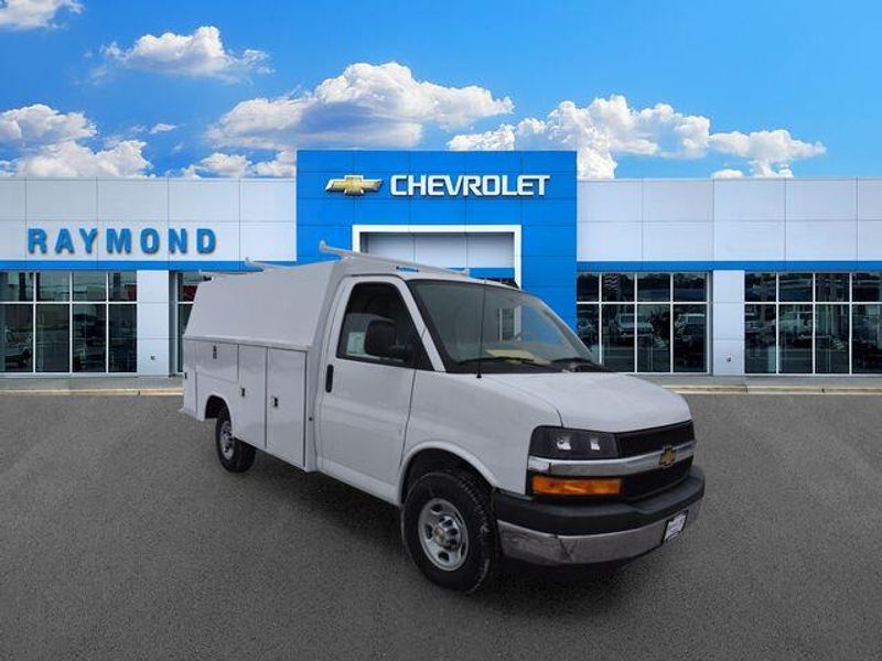 New 2025 Chevrolet Express 3500 Work VanImage 11