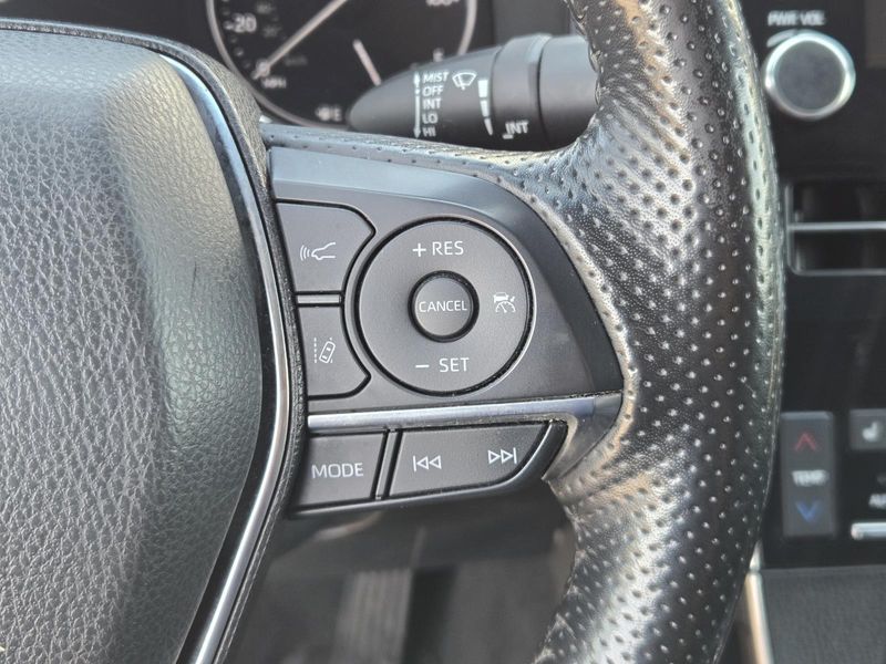 Used 2021 Toyota Avalon Hybrid Limited FWD (Natl)