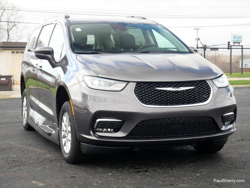 Used 2022 Chrysler Pacifica Touring L
