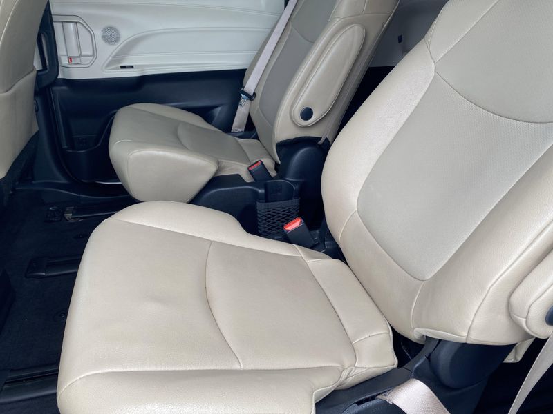2023 Toyota Sienna XLEImage 17