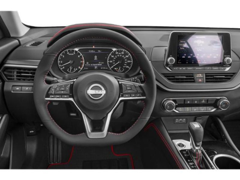 2024 Nissan Altima 2.5 SR photo 7