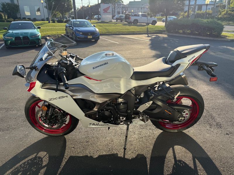 2024 Kawasaki Ninja ZX-6R ABSImage 2