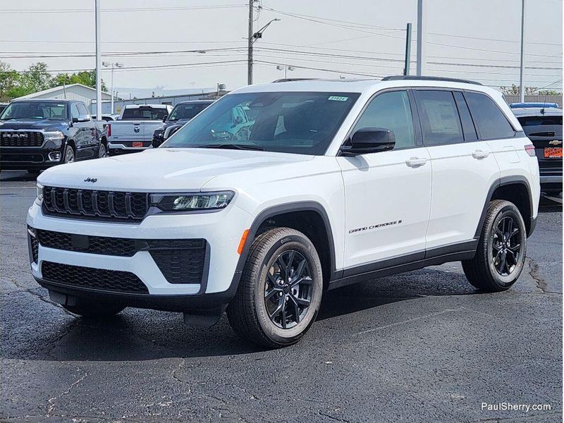 New 2026 Jeep Grand Cherokee Laredo Altitude 4x4