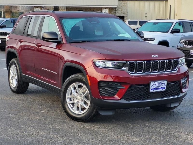 2025 Jeep Grand Cherokee Laredo X 4x4Image 1