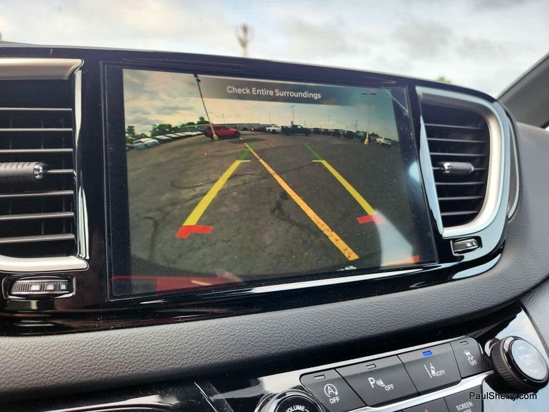 New 2025 Chrysler Voyager LXImage 2