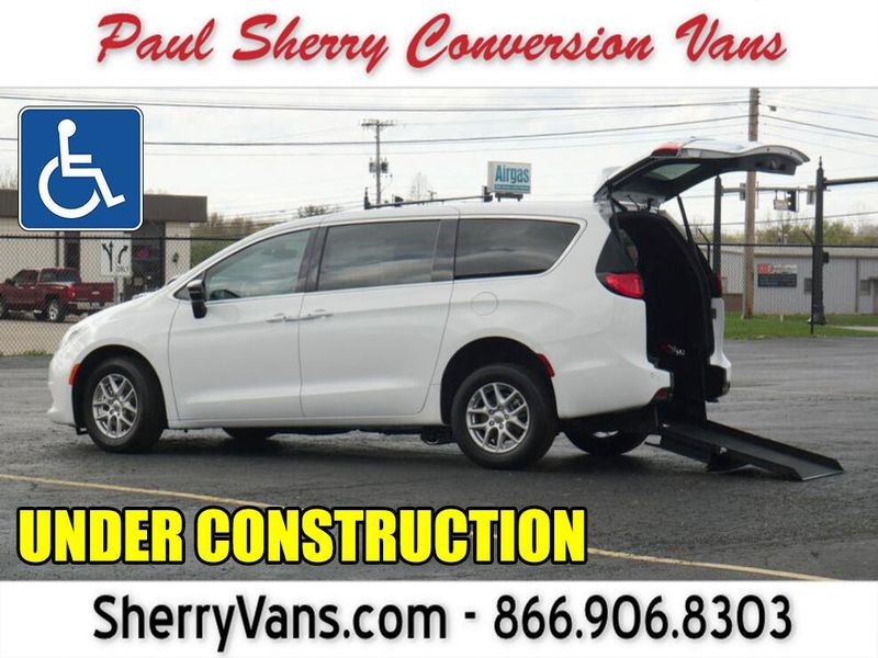 Used 2026 Chrysler Pacifica Select