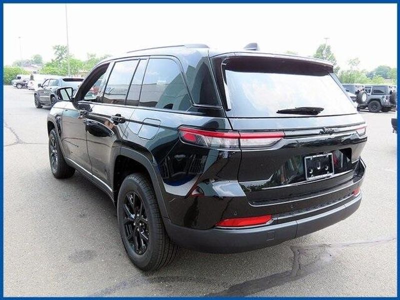 2025 Jeep Grand Cherokee Image 5