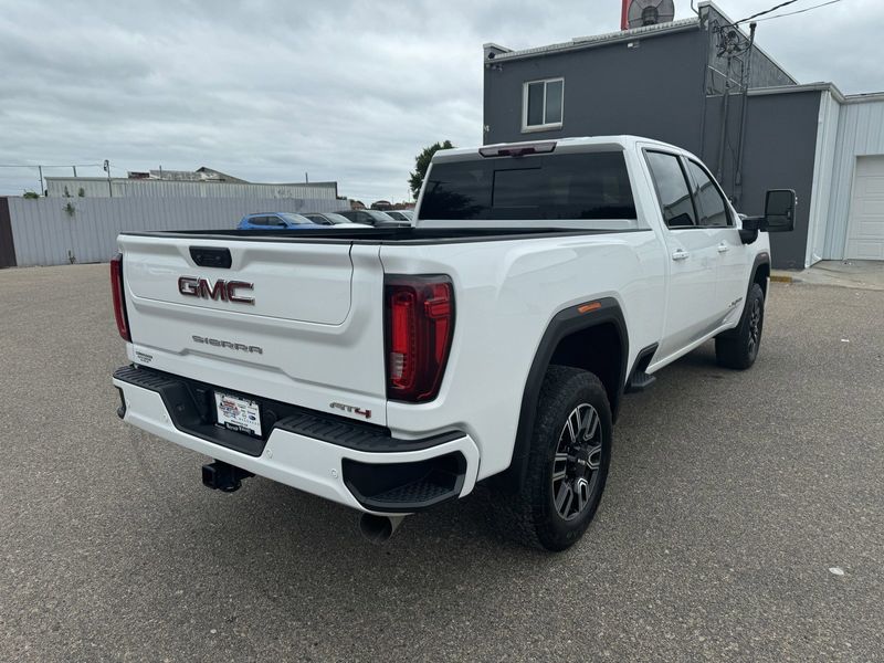 2023 GMC Sierra 2500HD AT4Image 8