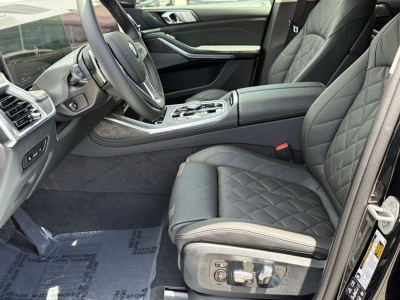 New 2027 BMW X7 xDrive40iImage 17