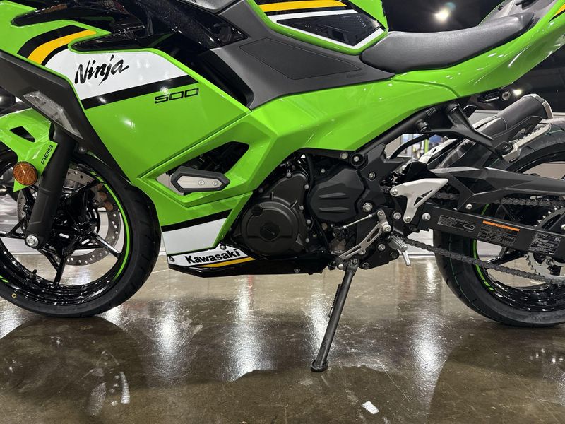 2025 Kawasaki NINJA 500 KRT EDITION SE ABS  in a LIME GREEN/EBONY/PEARL BLIZZARD WHITE exterior color. Del Amo Motorsports of Redondo Beach (424) 390-7811 delamomotorsports.com 