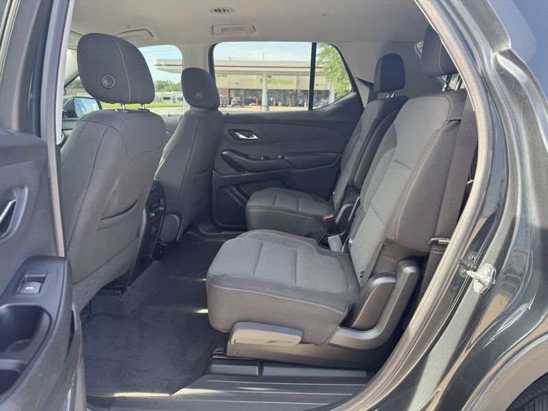 Used 2020 Chevrolet Traverse LT ClothImage 11