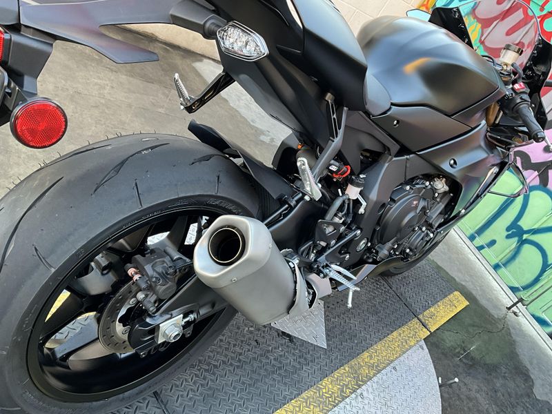 Used 2025 Yamaha YZF-R1 Image 9