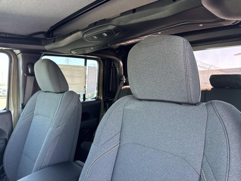 New 2026 Jeep Gladiator Sport S 4x4
