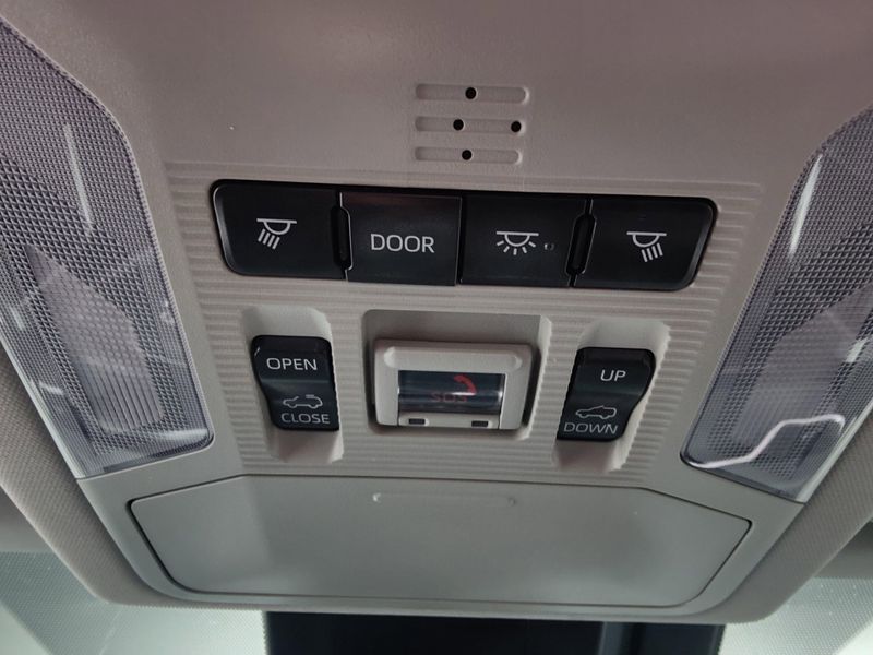 Used 2020 Toyota RAV4 XLE Premium AWD w/SunroofImage 23