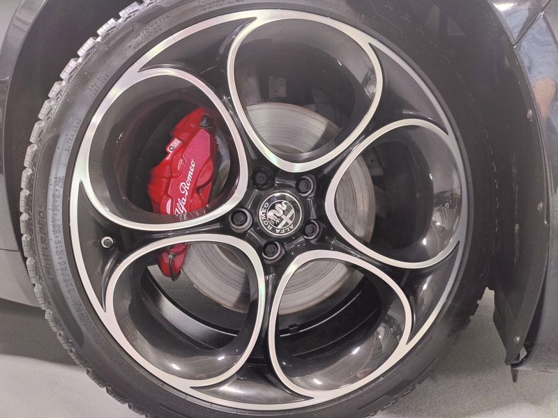 Used 2022 Alfa Romeo Giulia Veloce AWD w/Sunroof/NavImage 26