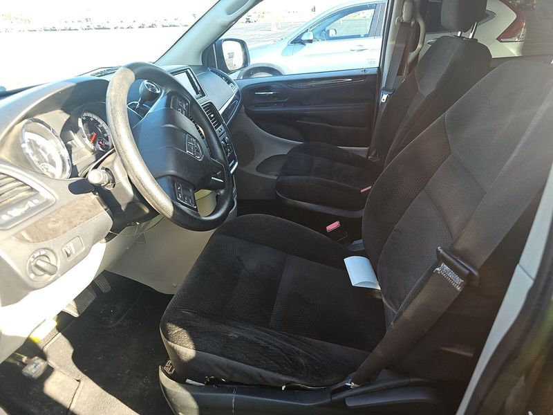 2018 Dodge Grand Caravan SE photo 3