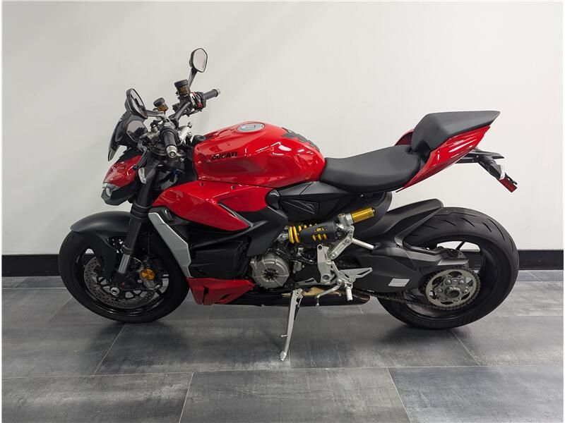 Used 2022 Ducati Streetfighter V2 Image 2
