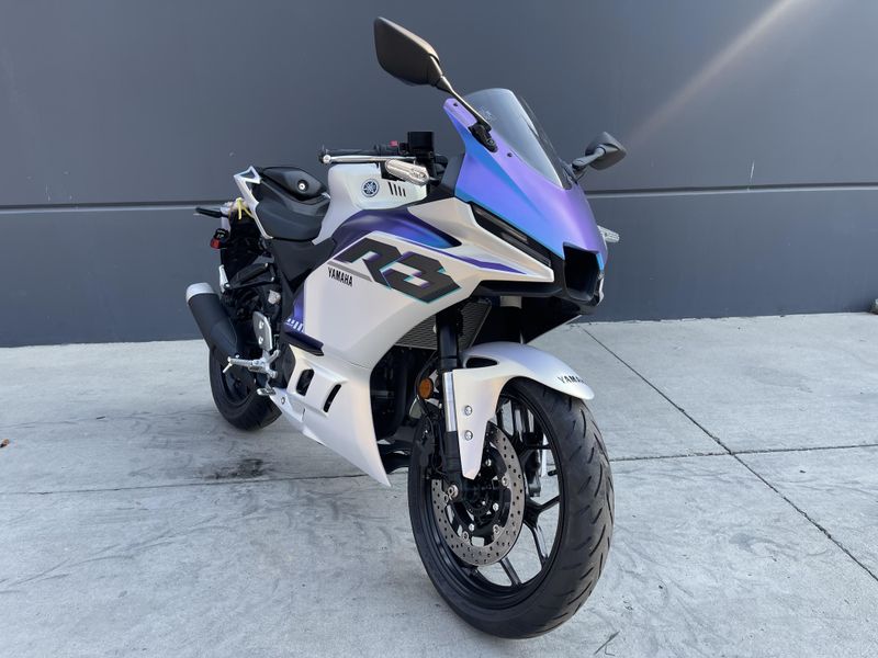 New 2025 Yamaha YZF-R3 ABS Image 1