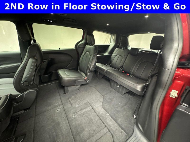 2025 Chrysler Pacifica Select AwdImage 18