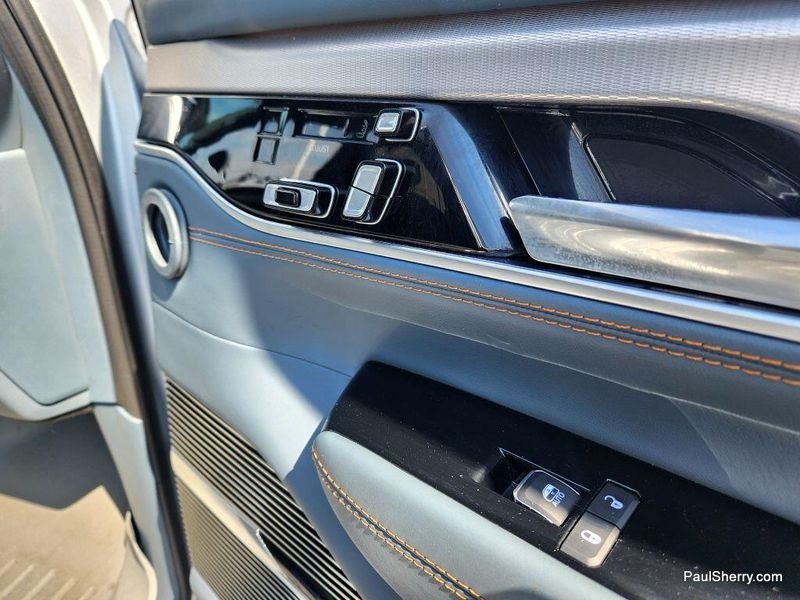 2023 Jeep Grand Wagoneer L II photo 31