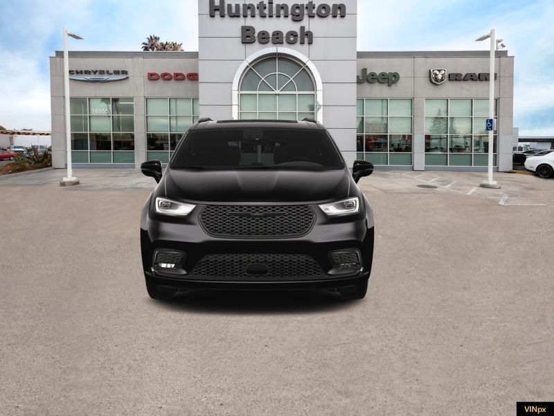 2023 Chrysler Pacifica Limited AWDImage 9