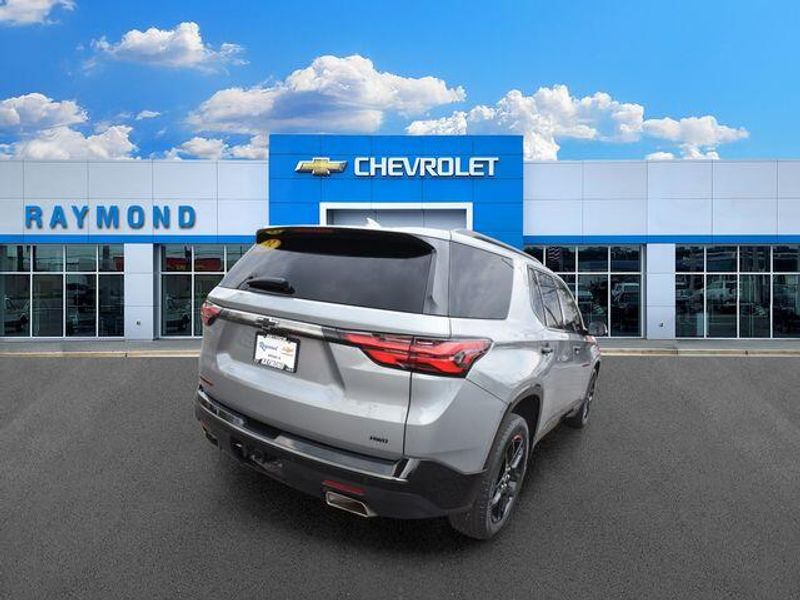 Used 2023 Chevrolet Traverse PremierImage 4