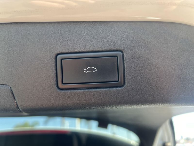 2021 Volkswagen ID.4 Pro SImage 24