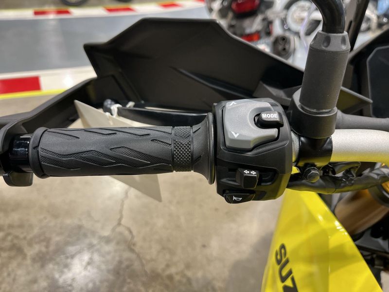 New 2025 Suzuki V-STROM 800DE Image 12