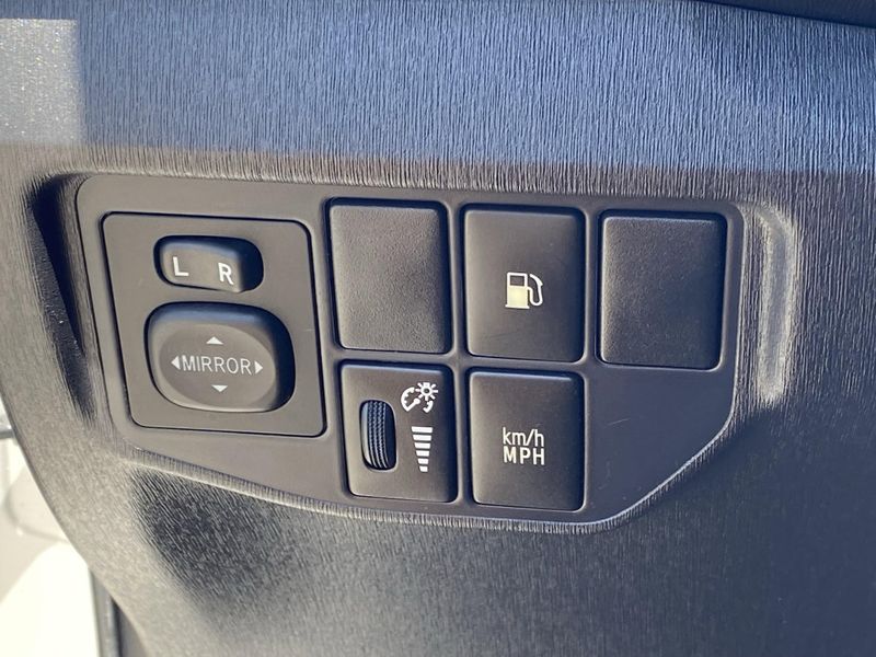 Used 2014 Toyota Prius Plug-In Image 23