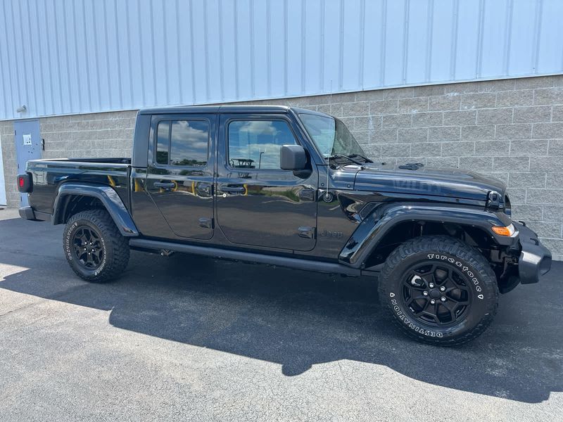 2021 Jeep Gladiator Willys photo 2