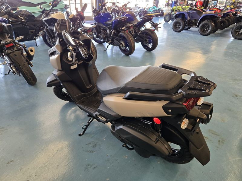 2025 Yamaha ZUMA 125 SAND GRAY Image 9