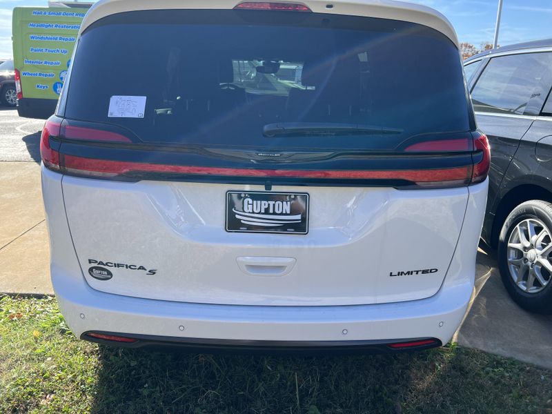 New 2026 Chrysler Pacifica LimitedImage 5