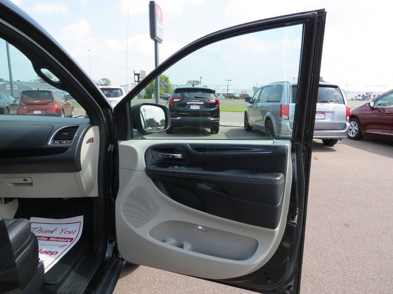 Used 2018 Dodge Grand Caravan SXT 4dr Mini VanImage 33