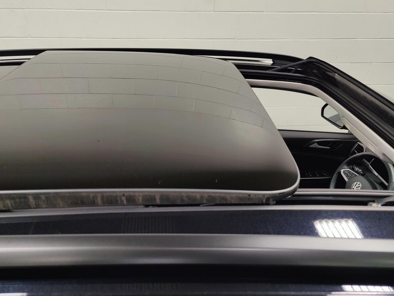 Used 2026 Volkswagen Taos SE Black AWD w/SunroofImage 6