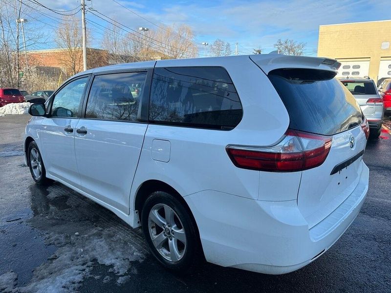 2019 Toyota Sienna LImage 13