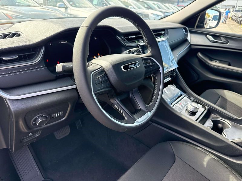 New 2026 Jeep Grand Cherokee Laredo 4x2