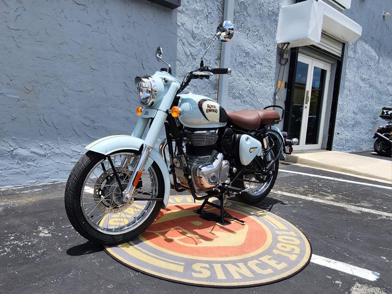 New 2024 Royal Enfield CLASSIC 350 Image 3