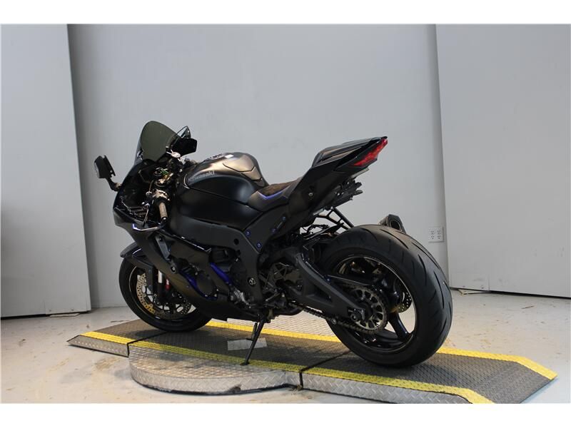 Used 2025 Kawasaki NINJA ZX-10R Image 8