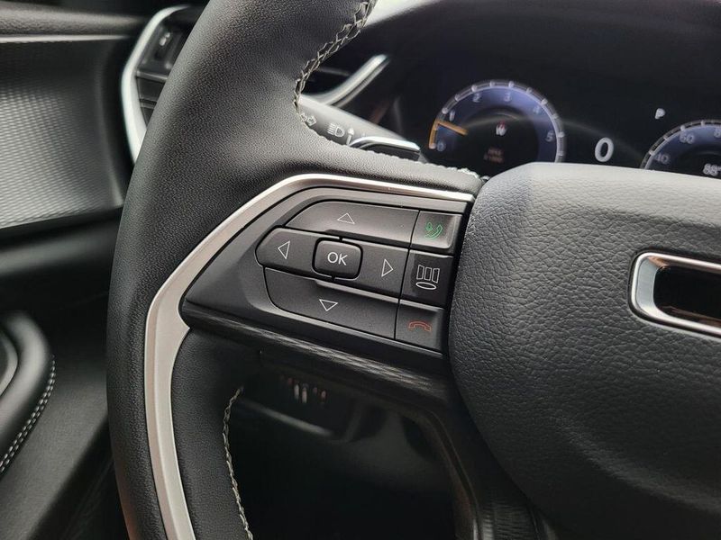 2025 Jeep Grand Cherokee L Altitude XImage 12