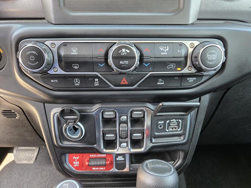 2021 Jeep Gladiator Mojave photo 12