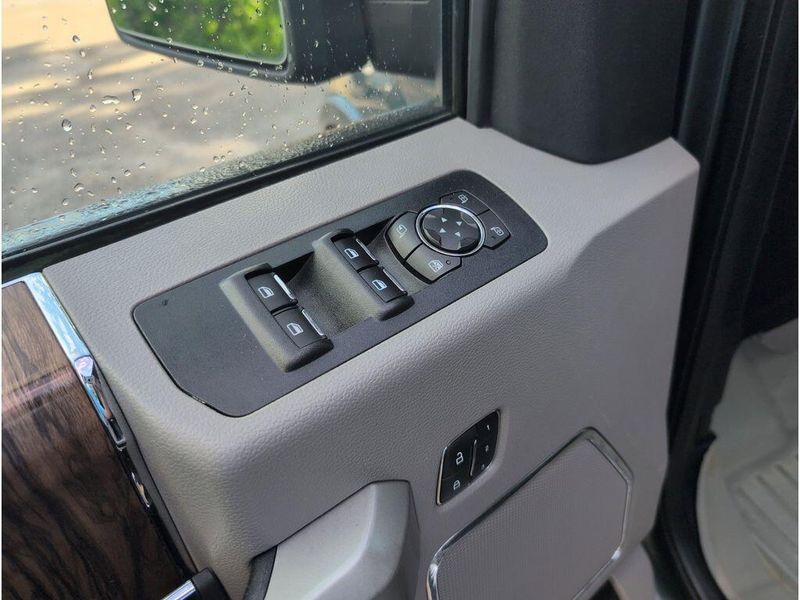 2018 Ford F-150 LariatImage 16