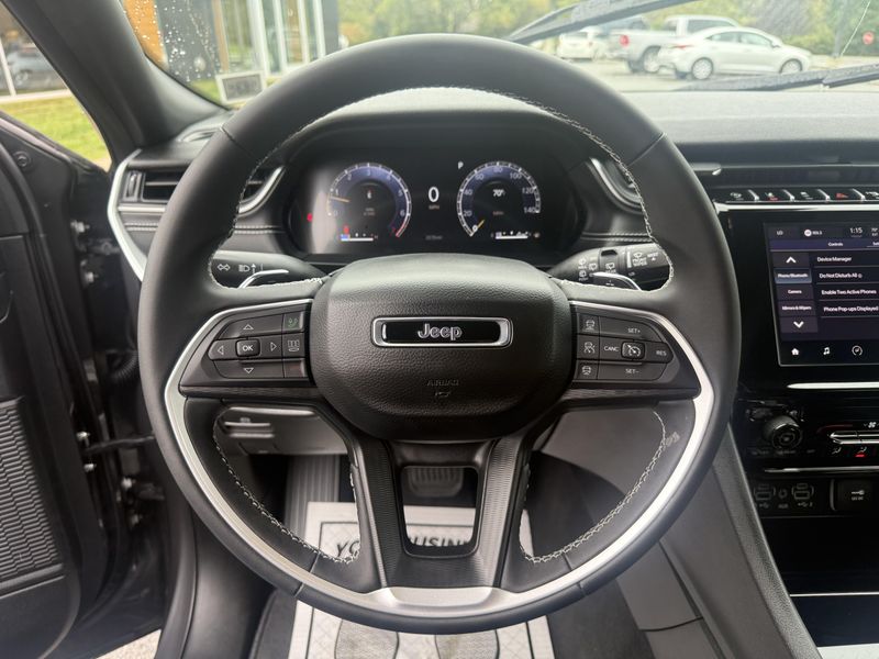 Used 2024 Jeep Grand Cherokee L Laredo