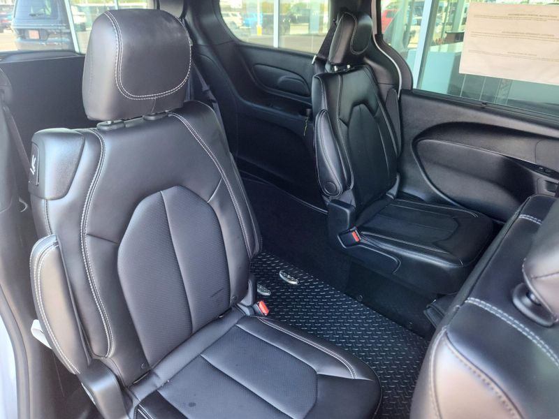 New 2026 Chrysler Voyager Lx