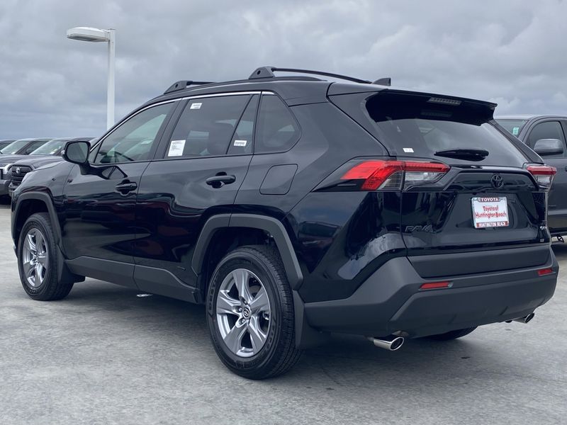 New 2025 Toyota RAV4 Hybrid XLEImage 5