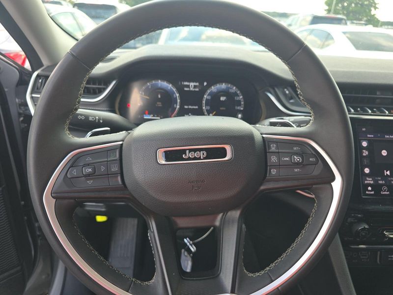 2023 Jeep Grand Cherokee Laredo Altitude photo 4