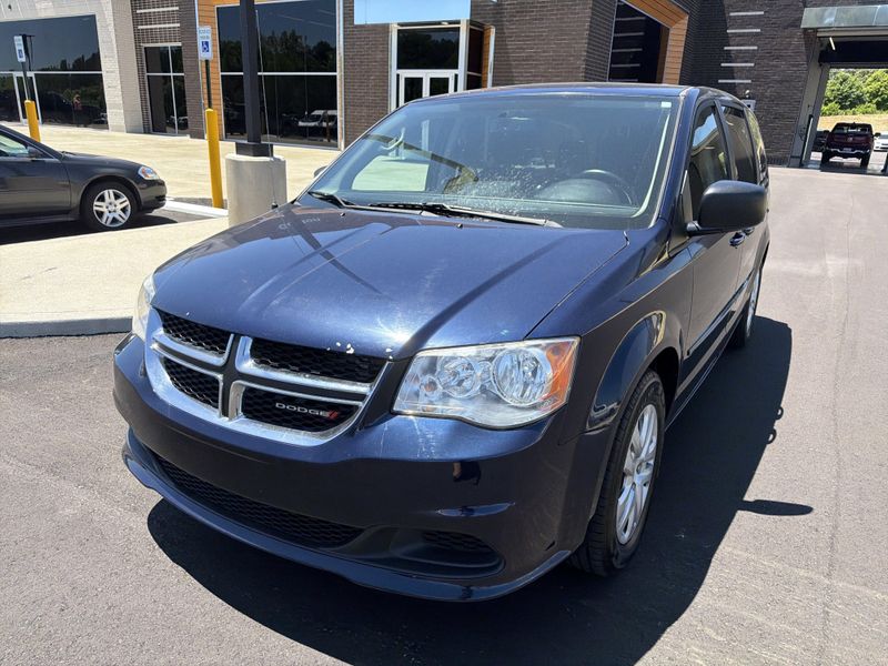 Used 2016 Dodge Grand Caravan SEImage 2